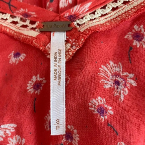 Free People 100% Cotton Red Ditsy Floral Print V-neck Popover Top Small Women’s - Picture 8 of 10